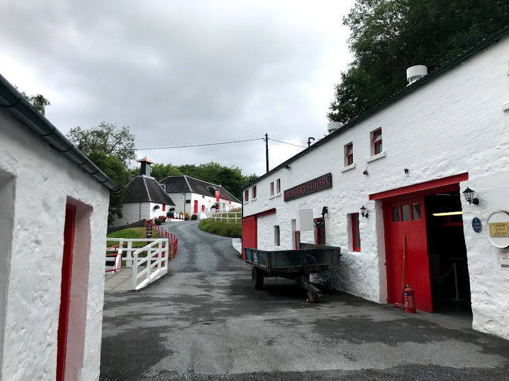 A street in Scotland passing by white houses with red doors